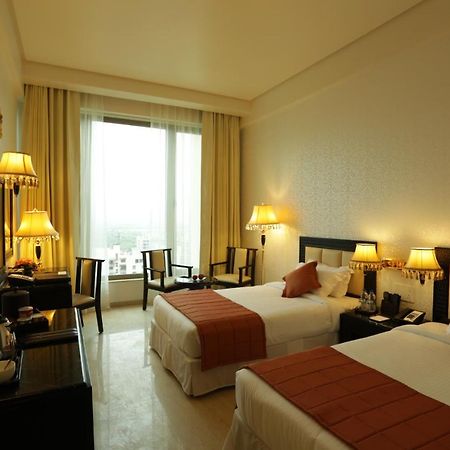 Hotel Royal Tulip Navi Mumbai Exterior foto