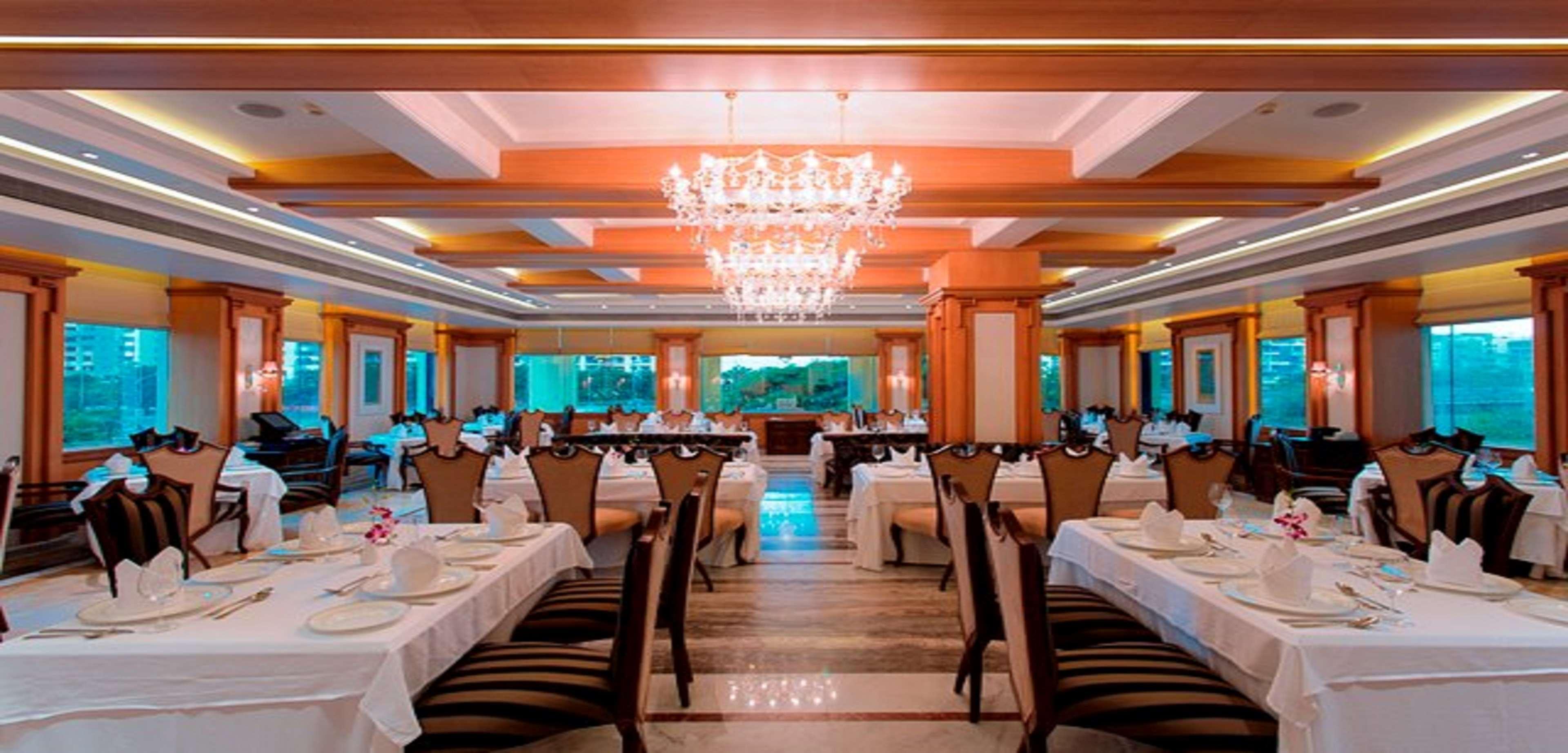 Hotel Royal Tulip Navi Mumbai Exterior foto