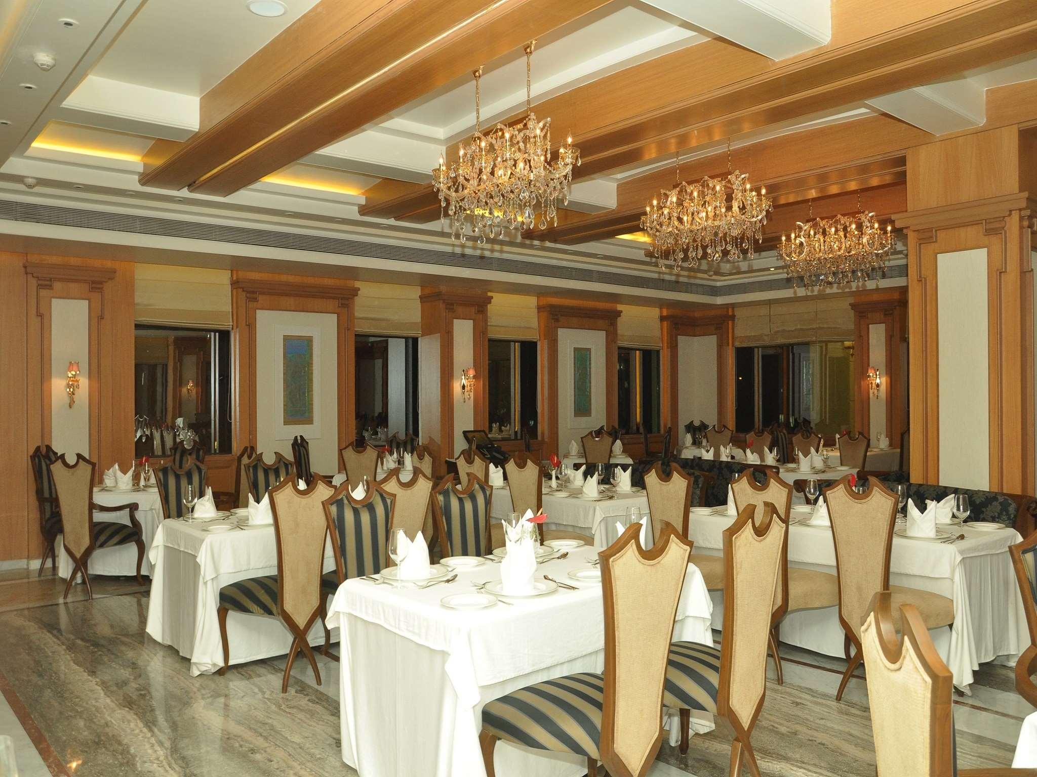 Hotel Royal Tulip Navi Mumbai Exterior foto