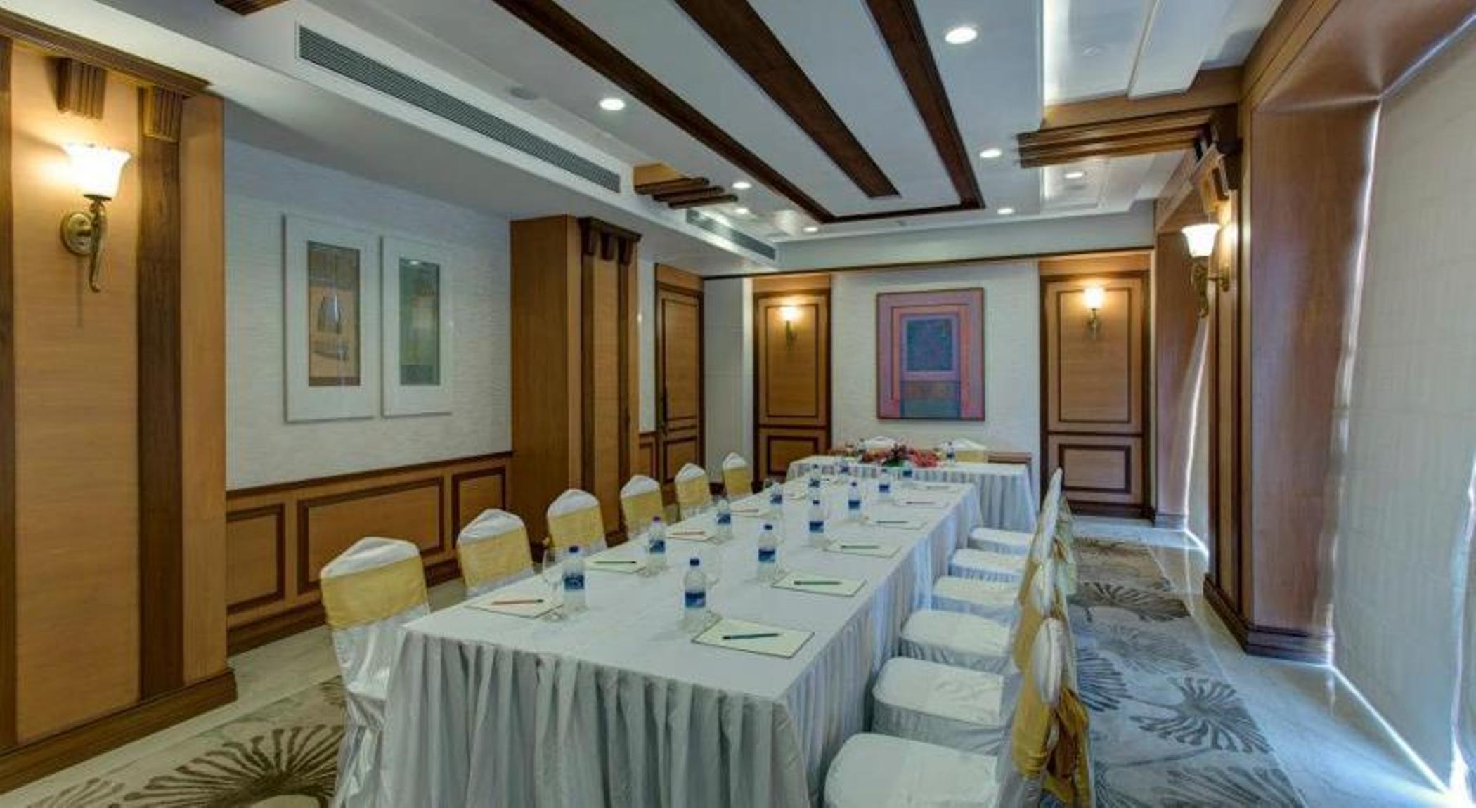 Hotel Royal Tulip Navi Mumbai Exterior foto