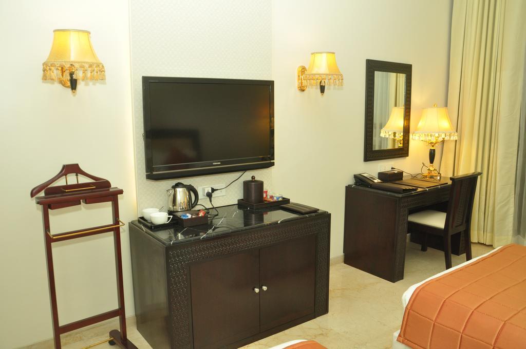 Hotel Royal Tulip Navi Mumbai Exterior foto