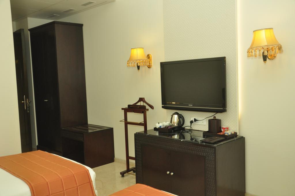 Hotel Royal Tulip Navi Mumbai Exterior foto