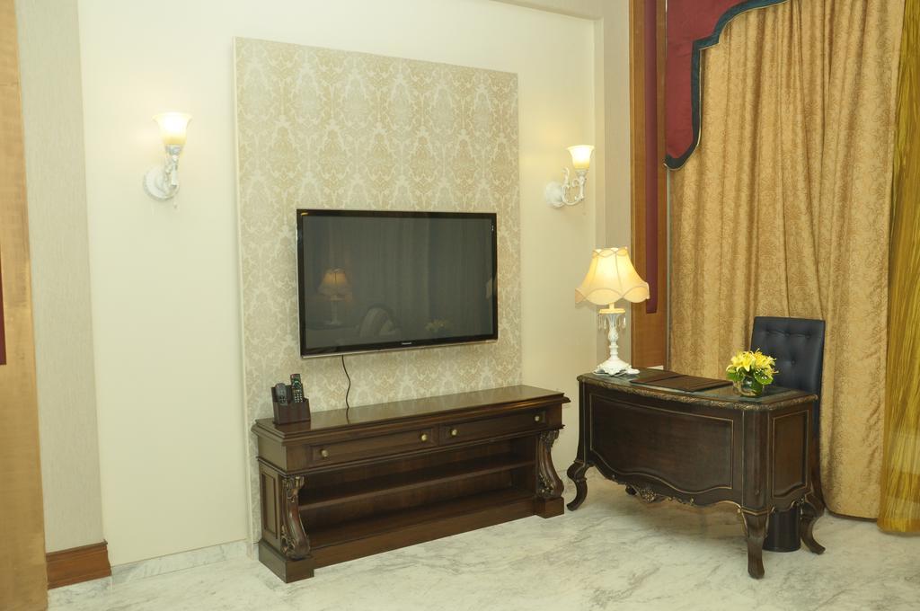 Hotel Royal Tulip Navi Mumbai Exterior foto